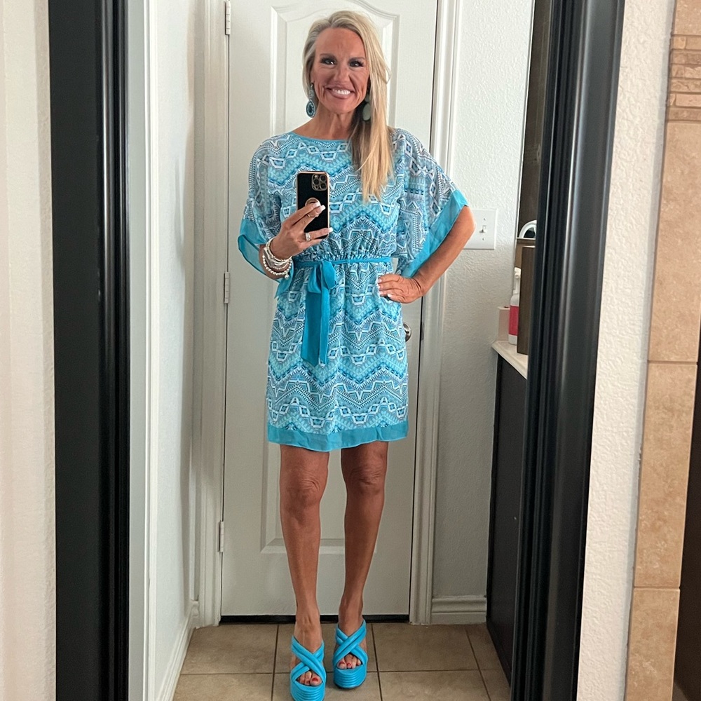 Cute Size 6 Dress 💙🩵💙🩵💙